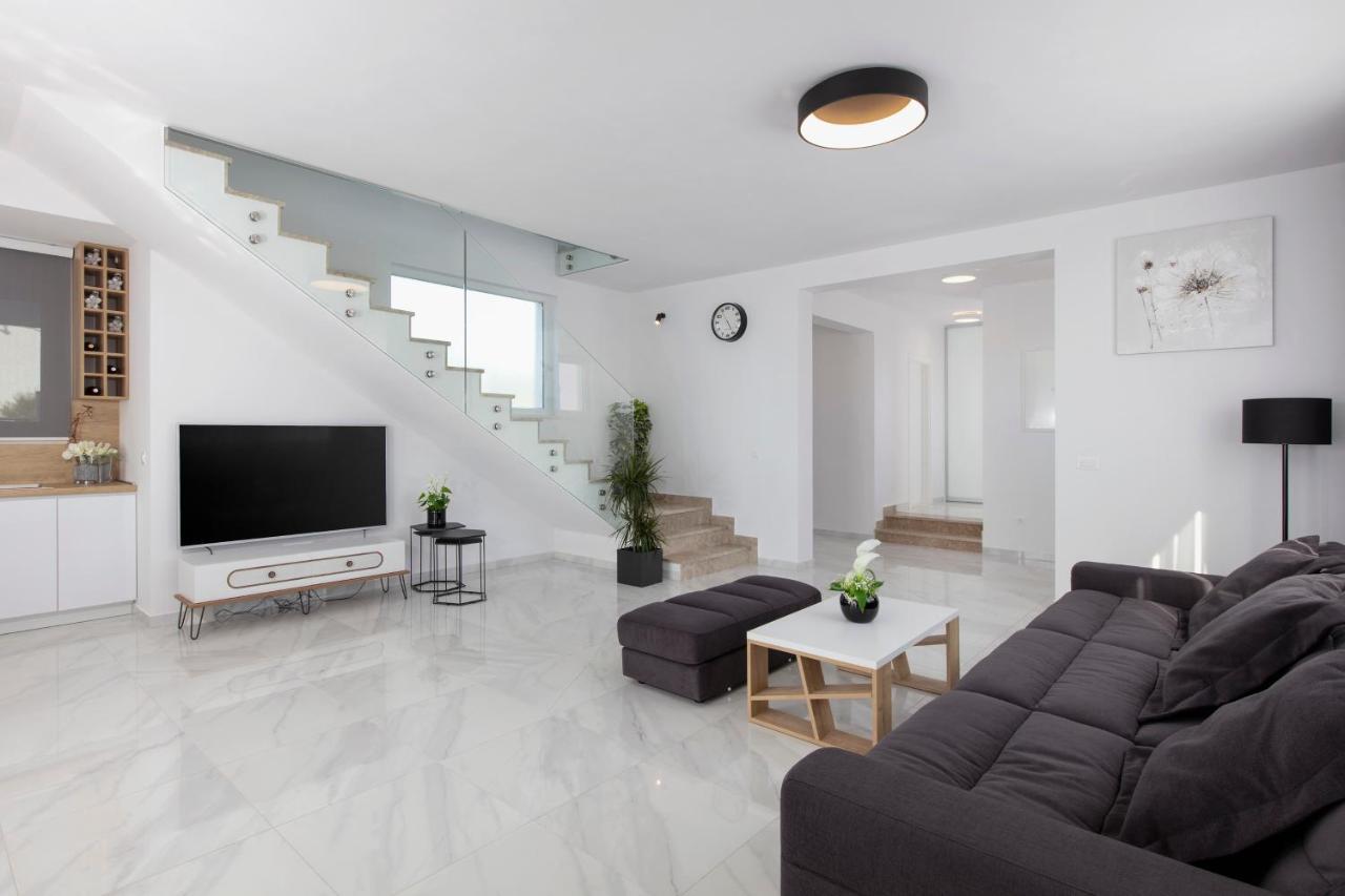 Villa Le Soleil 罗戈兹尼察 外观 照片